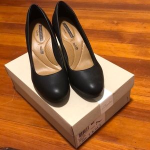 Clarks Black Almond toe pump